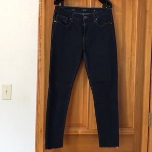 Miss Me. Super Skinny. Ankle length. Frayed hem.